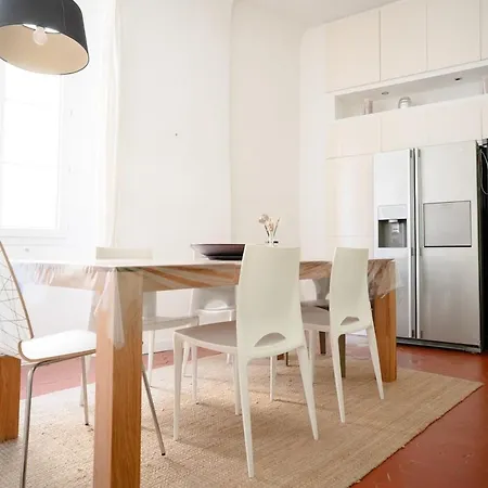 Elegance And Calm In Aix Center Apartment
